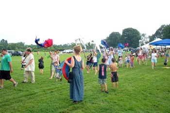 Parade come by1